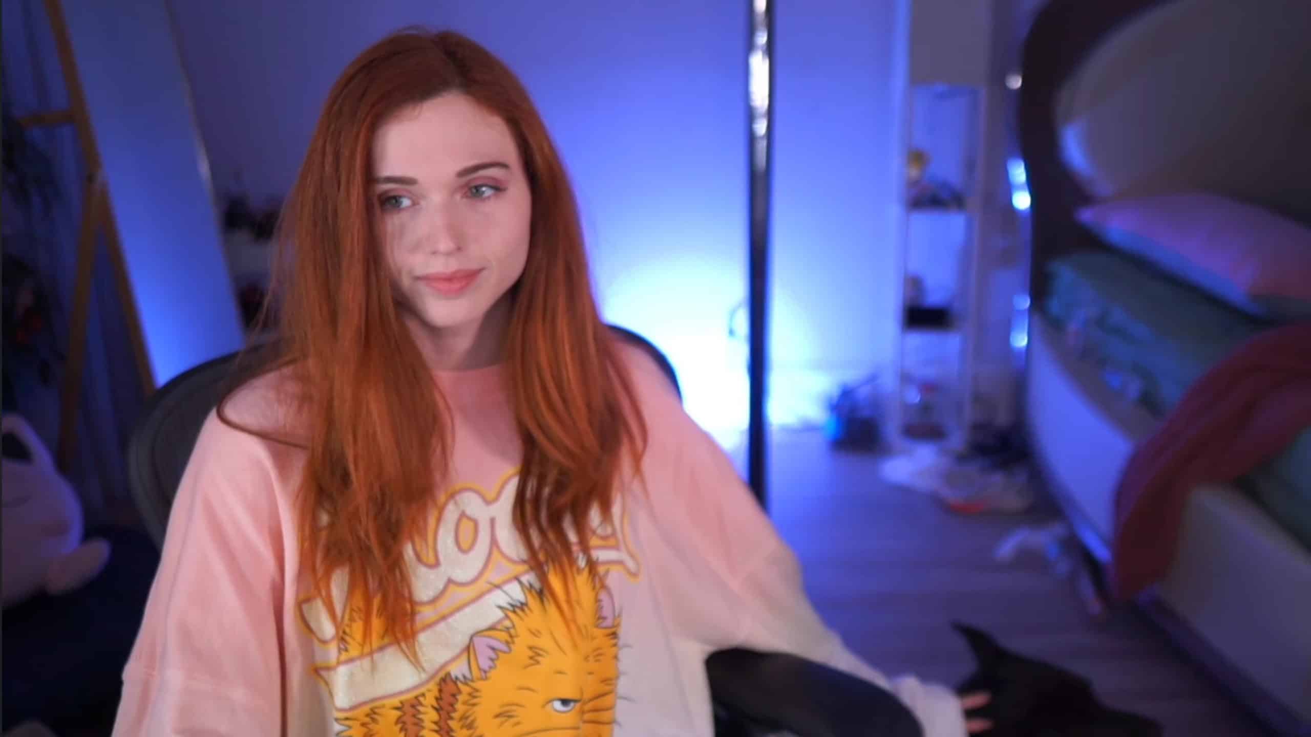 Amouranth: &amp;quot;Darf wieder normale Kleidung tragen&amp;quot; – StreamRant